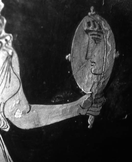 Détail du miroir (Voir François de Lissarrague, « Comment peindre les Erinyes ? », Mètis, 2006, N.S. 4, p. 61 et p. 62).